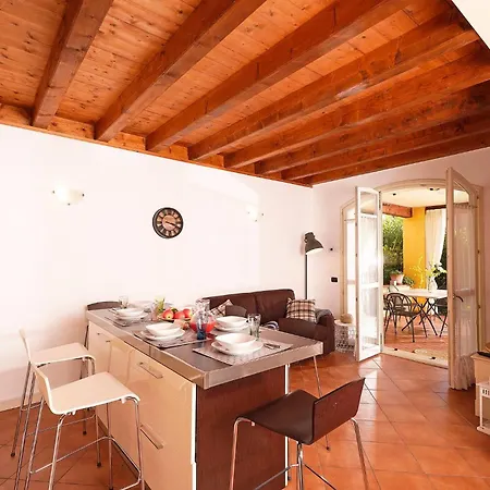 Borgo Del Torchio - Gardagate Διαμέρισμα *